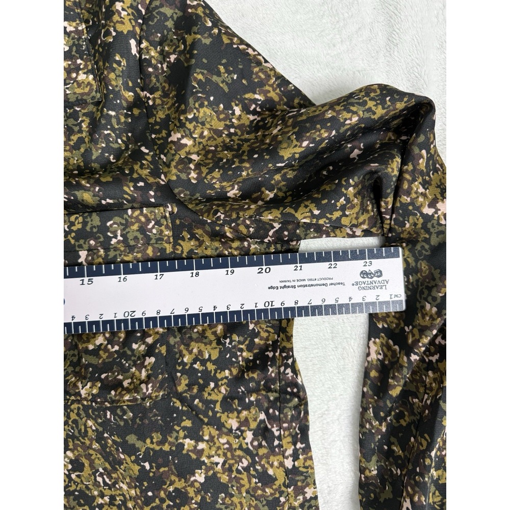 Evereve Sasha Satin Abstract Print Button Up Shirt Work Blouse Date Night Top S - Picture 8 of 14